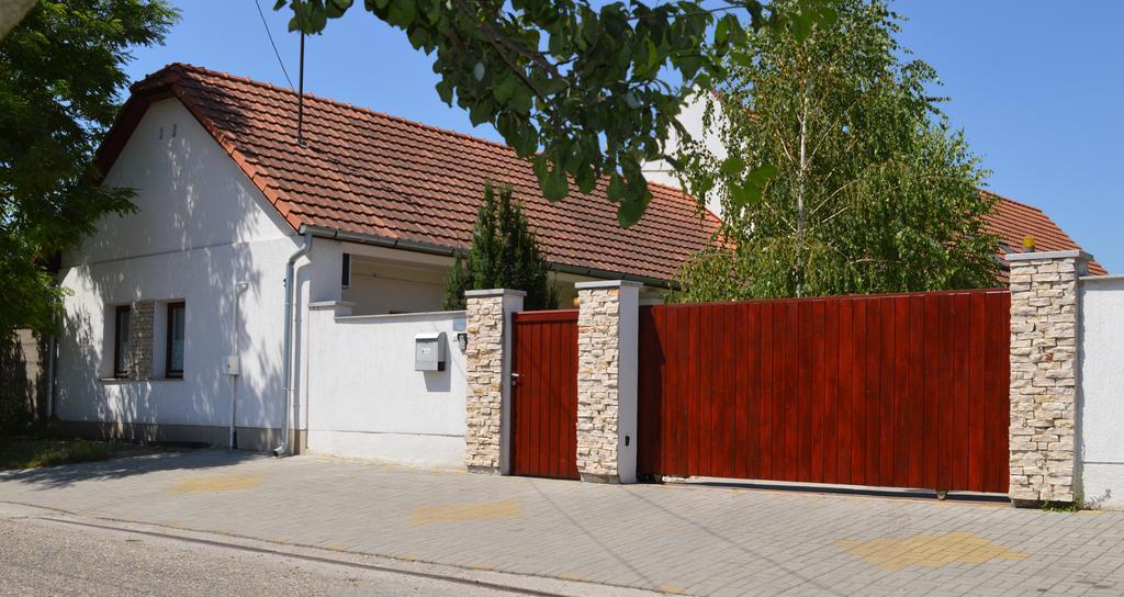 Jászberény Boutique Room Exterior foto